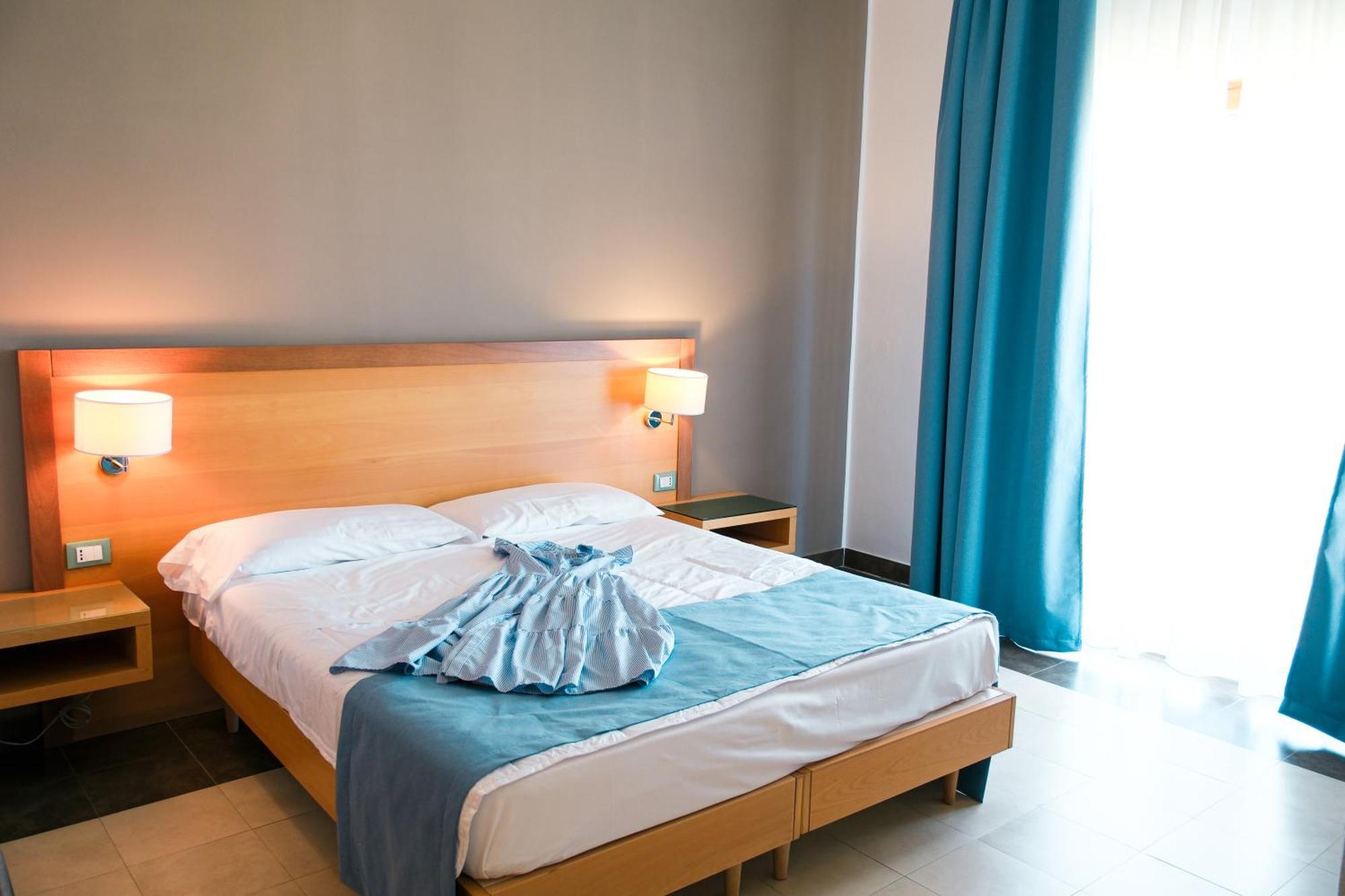 Hotel Scoglio Degli Achei Torre Santa Sabina Eksteriør billede